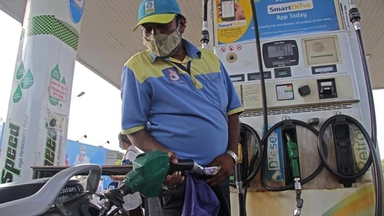 The fuel prices once again surge in India on Tuesday (HT Photo) The fuel prices once again surge in India on Tuesday (HT Photo)