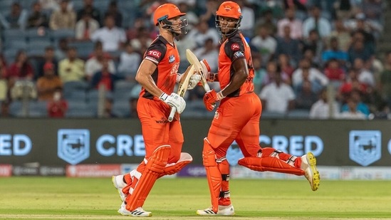 SunRisers Hyderabad teammates Washington Sundar and Aiden Markram running between the wicket against Rajasthan Royals,(IPL Twitter)