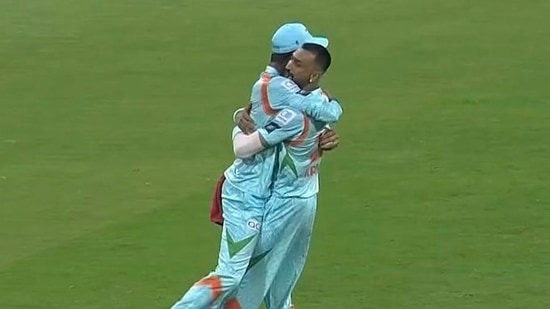 Deepak Hooda and Krunal Pandya (Twitter)