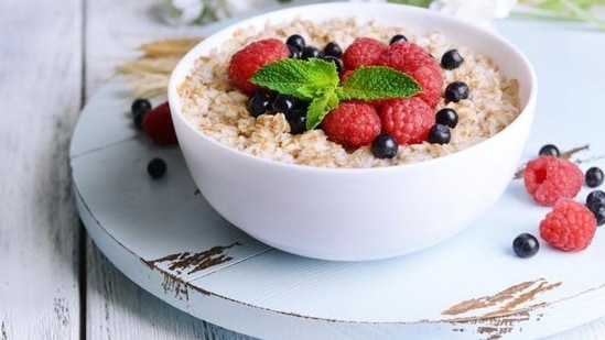 Oats: This superfood can help your body in more ways than one. You can soak it overnight in milk and keep it in the refrigerator and eat it the next day for breakfast with your favourite fresh fruit toppings.(Shutterstock)