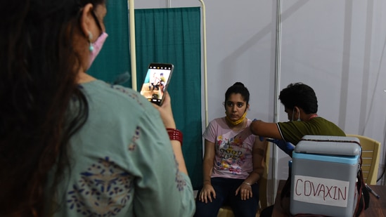 The state has presently mandated double dose vaccination for those seeking to enter establishments, including malls and theatres, and travel by public transport. (Vijay Bate/HT PHOTO)