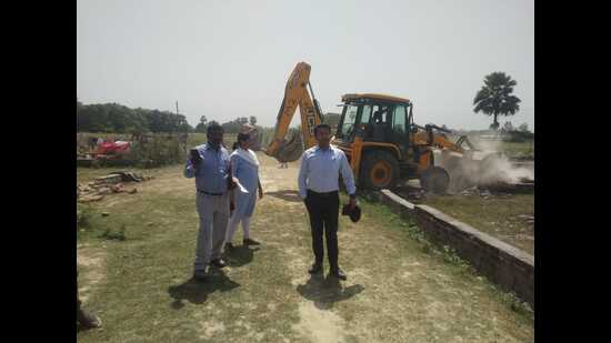 Lucknow district administration has launched a campaign to free govt land, water bodies from encroachments. (ht)