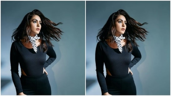 Assisted by hairstylist Dinkle Gosrani, Mrunal wore her shoulder-length tresses open in wavy curls.(Instagram/@mrunalthakur)