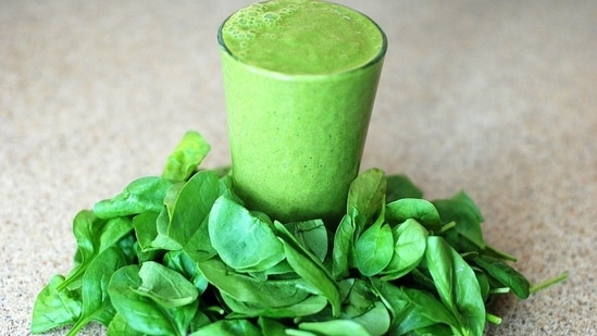 Spinach: Experts recommend new moms consume a lot of green leafy vegetables since they are rich in calcium, iron, folate and vitamin K.(Pixabay)