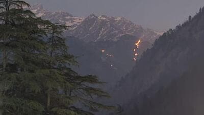Parvati Valley has 279 glaciers and 396 sq km of glaciated area. The glaciologists said the fire is adjacent to Sara Ugma glacier. Parvati Valley has 279 glaciers and 396 sq km of glaciated area. The glaciologists said the fire is adjacent to Sara Ugma glacier.