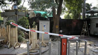 A damaged boom barrier outside Delhi CM Arvind Kejriwal’s residence, on Wednesday. (Sanchit Khanna/HT) A damaged boom barrier outside Delhi CM Arvind Kejriwal’s residence, on Wednesday. (Sanchit Khanna/HT)
