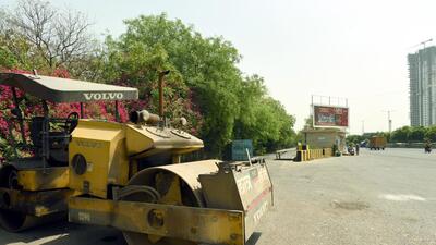 Officials were instructed to put up ‘caution’ signboards near the spots where repair works are underway. (Sunil Ghosh/ HT Photo) Officials were instructed to put up ‘caution’ signboards near the spots where repair works are underway. (Sunil Ghosh/ HT Photo)