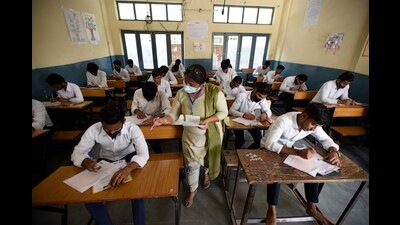Students appear for the Haryana School Education Board Class 12 Hindi examination at Girls Senior Secondary School, Gurugram, on Wednesday. (Parveen Kumar/HT) Students appear for the Haryana School Education Board Class 12 Hindi examination at Girls Senior Secondary School, Gurugram, on Wednesday. (Parveen Kumar/HT)