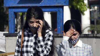 Safdarjung has recorded its hottest day of the year so far on three consecutive days now, with it touching 39.1°C on Monday, 39.2°C on Tuesday and now 39.6°C. (Sanjeev Verma/HT Photo)
