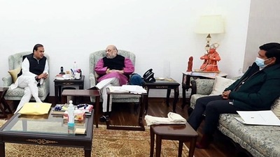 Union home minister Amit Shah with Assam chief minister Himanta Biswa Sarma and Meghalaya chief minister Conrad Sangma. (File image)