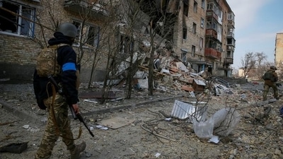 Ukrainian service members walk on the front line near Kyiv as Russia's invasion of Ukraine continues, Ukraine. (REUTERS)