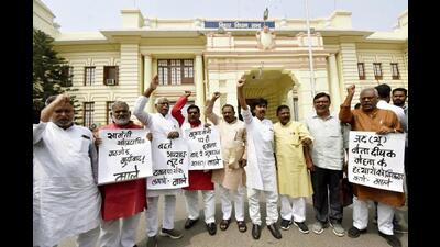 CPI-ML legislators protest outside the Bihar assembly on Wednesday. (Santosh Kumar/HT Photo) CPI-ML legislators protest outside the Bihar assembly on Wednesday. (Santosh Kumar/HT Photo)