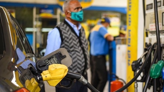 Fuel rates have been surging across the country but they vary from state to state depending upon the incidence of local taxation.(Amal KS/HT file photo)