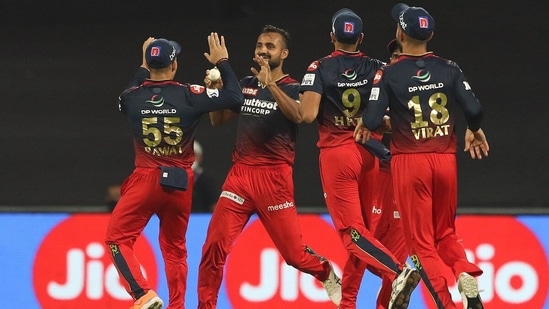 Royal Challengers Bangalore Akash Deep celebrate the dismissal of Knight Riders Venkatesh Iyer&nbsp;(IPL Twitter)