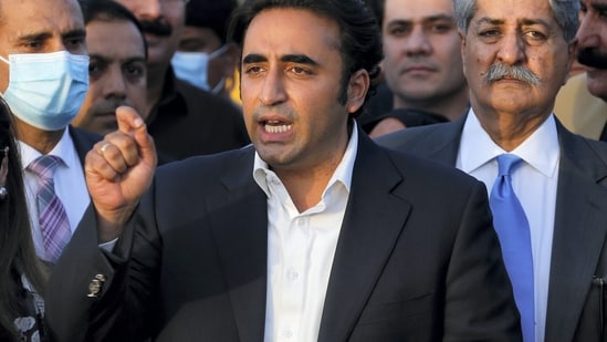 Islamabad: Bilawal Bhutto Zardari, center, head of the opposition Pakistan People's Party speaks to reporters outside the National Assembly in Islamabad, Pakistan, Monday, March 28, 2022. .AP/PTI Photo(AP03_28_2022_000290B)(AP)