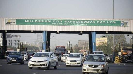 Gurugram, India - March 30: A view of the Kherki Daula toll plaza, in Gurugram, India, on Wednesday, March 30, 2022. The fare of the Kherki Daula toll plaza will increase by about 14 percent from April 1. (Photo by Parveen Kumar/Hindustan Times) **To go with Abhishek Bhel's story**