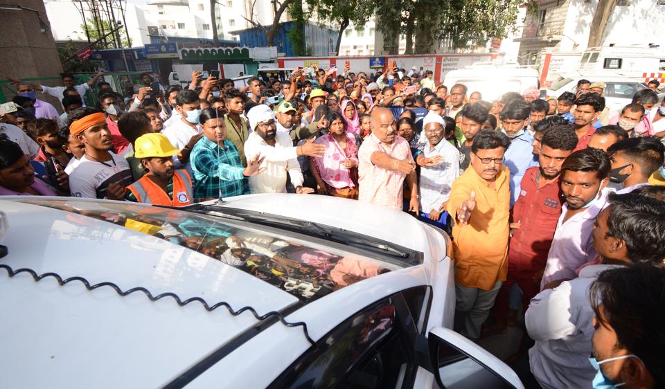 Lucknow Waterworks has said it will file a first information report (FIR) against the private agency, while city mayor Sanyukta Bhatia has ordered an inquiry into the incident. (Deepak Gupta/HT Photo)