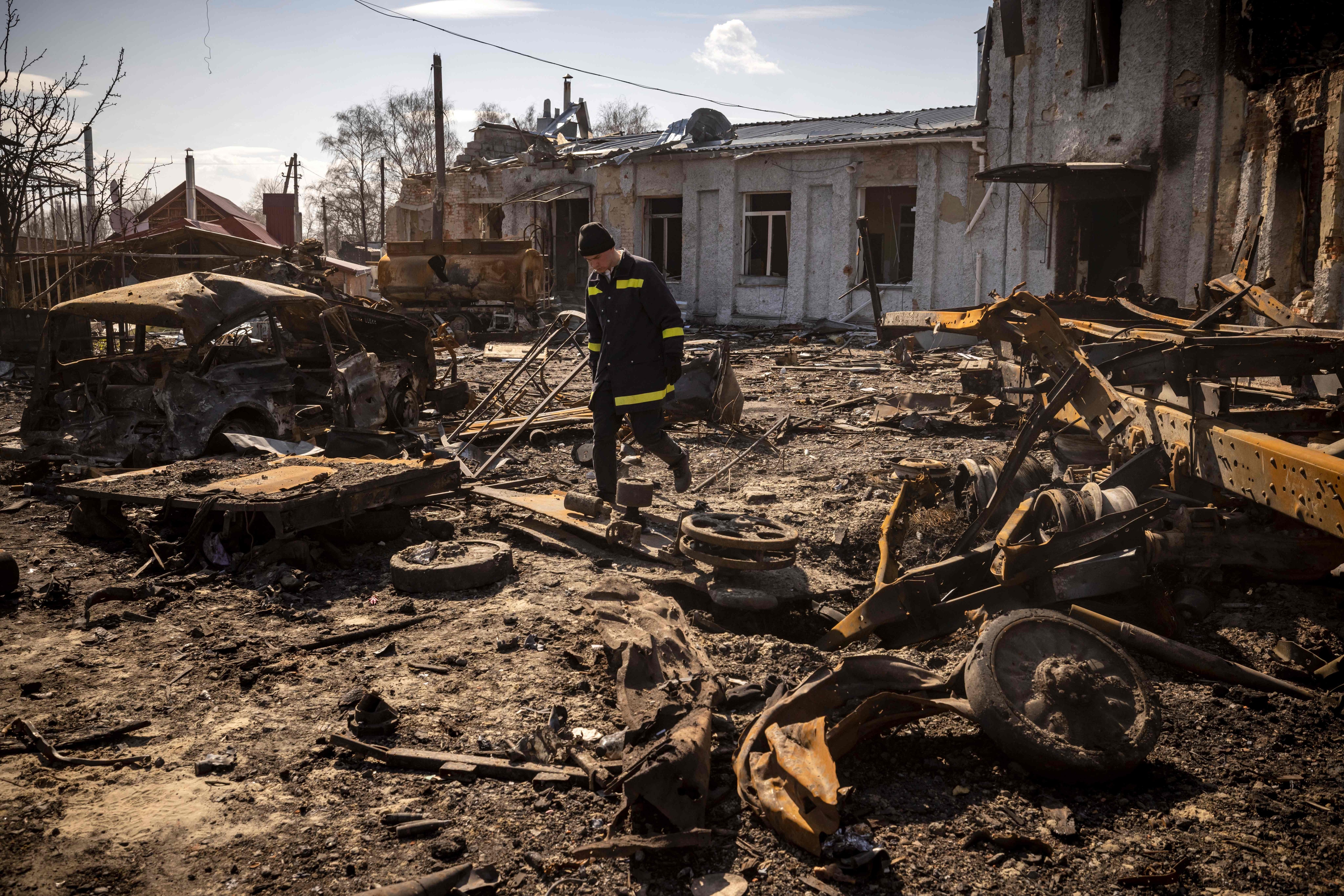 A Ukrainian firefighter walks in rubble in the northeastern city of Trostianets, on March 29, 2022. (AFP Photo) A Ukrainian firefighter walks in rubble in the northeastern city of Trostianets, on March 29, 2022. (AFP Photo)