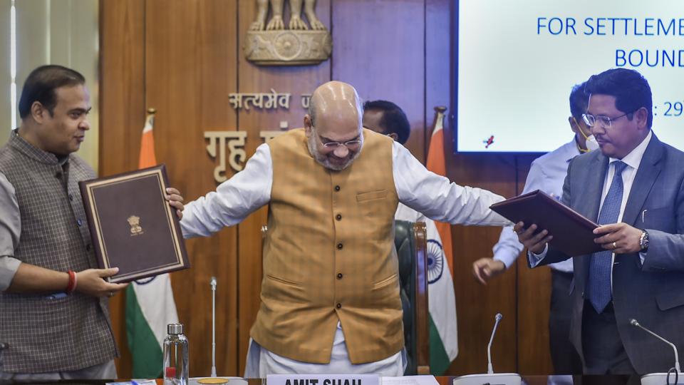 Assam chief minister Himanta Biswa Sarma and his Meghalaya counterpart, Conrad Sangma signed an agreement in the presence of Union home minister Amit Shah to resolve a five-decade-old border dispute between them. (PTI) Assam chief minister Himanta Biswa Sarma and his Meghalaya counterpart, Conrad Sangma signed an agreement in the presence of Union home minister Amit Shah to resolve a five-decade-old border dispute between them. (PTI)