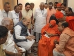BJP president Amit Shah meeting the then chief pontiff of Siddaganga Mutt Shivakumara Swamiji, in Tumakuru.(PTI Photo) BJP president Amit Shah meeting the then chief pontiff of Siddaganga Mutt Shivakumara Swamiji, in Tumakuru.(PTI Photo)