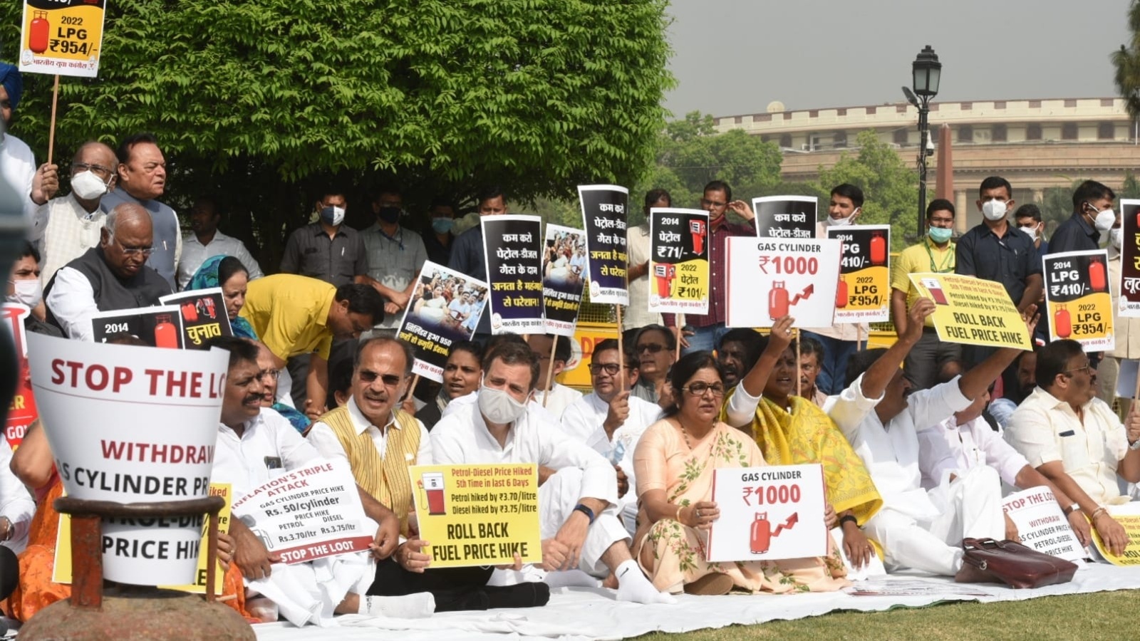 In photos | Congress' protest against fuel price hike and inflation