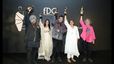 L to R - Designers JJ Valaya, Anamika Khanna, Manish Malhotra, and choreographers Vidyun Singh, Asha Kochhar (Photographer Manoj Verma) L to R - Designers JJ Valaya, Anamika Khanna, Manish Malhotra, and choreographers Vidyun Singh, Asha Kochhar (Photographer Manoj Verma)