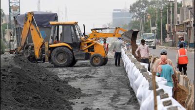 Among the expenditures, ₹20 crore have been set aside for a new sewerage system and ₹9.3 crore for road repair works in Kharar. (HT File Photo) Among the expenditures, ₹20 crore have been set aside for a new sewerage system and ₹9.3 crore for road repair works in Kharar. (HT File Photo)