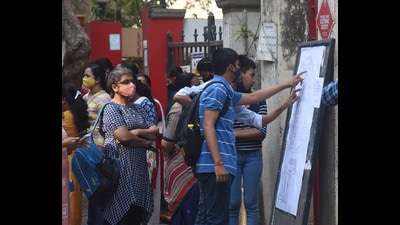 Considering the requests of state board students, MSBSHSE had promised that students will be given ample time to complete their exam papers as well as time to prepare between two papers. (HT PHOTO)