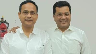 Congress’s Ripun Bora was expected to get 43 votes needed to get into the Rajya Sabha but got just 34. UPPL candidate Rwngwra Narzary (left) secured 44 votes, a margin of 9 votes (Twitter/@himantabiswa)
