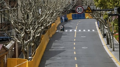 A perimeter wall of a neighborhood under lockdown due to Covid-19 in Shanghai, China. Photographer: Qilai Shen/Bloomberg