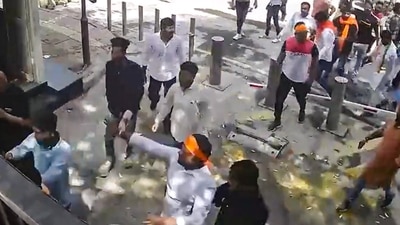 **EDS: SCREENSHOT OF TWITTER VIDEO POSTED BY @AamAadmiParty** New Delhi: Miscreants vandalise the gate of the residence of Delhi Chief Minister Arvind Kejriwal, in New Delhi,&nbsp; (PTI)