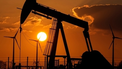 Present US sanctions on Russia do not deter other countries from buying Russian oil. (AP) Present US sanctions on Russia do not deter other countries from buying Russian oil. (AP)