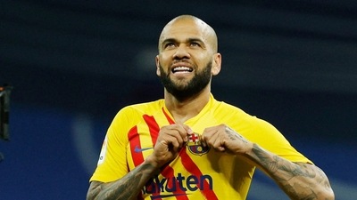 FC Barcelona's Dani Alves celebrates. (REUTERS)