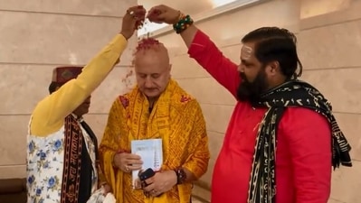 People performing puja for Anupam Kher at his residence. People performing puja for Anupam Kher at his residence. 
