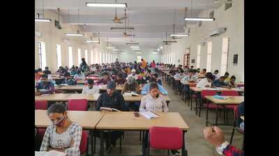 Reading room of Allahabad University’s (AU) Central Library. ((HT File Photo))