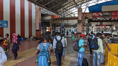 Passengers are seen going through the open passage, on Thursday, which was earlier barricaded by contract workers who forced passengers to sanitise luggage at Pune railway station. (Shankar Narayan/HT PHOTO)