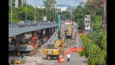 PMRDA to take a loan for the proposed flyover at University chowk on Ganeshkhind road. (HT FILE PHOTO) PMRDA to take a loan for the proposed flyover at University chowk on Ganeshkhind road. (HT FILE PHOTO)
