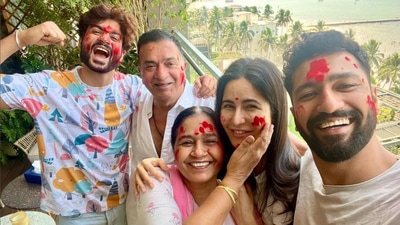 Katrina Kaif celebrated her first Holi after marriage with Vicky Kaushal's mother Veena Kaush, father Sham Kaushal and brother Sunny Kaushal. (Instagram/@katrinakaif)