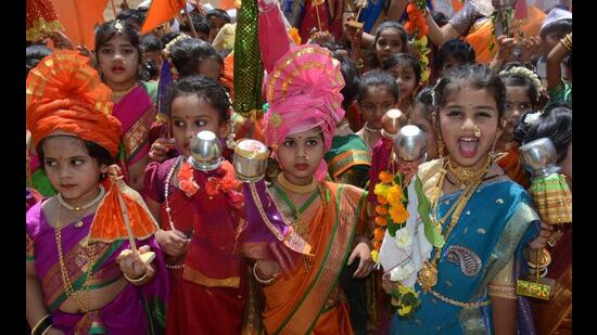 On the occasion of Gudi Padwa on Saturday, students of Mavli Mandal School in Thane wore traditional dresses in Thane on Thursday. The traditional Swagat Yatra returns after a two-year gap on Saturday morning. (PRAFUL GANGURDE/HT PHOTO)
