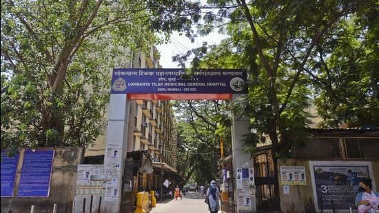 Mumbai has 39000 people living with HIV-AIDS on antiretroviral therapy. (Hindustan Times)