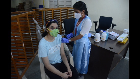 A girl in the 12-15 years age group getting vaccinated against Covid at a Thane Municipal Corporation school in Thane. (PRAFUL GANGURDE/HT PHOTO)