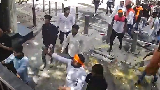 **EDS: SCREENSHOT OF TWITTER VIDEO POSTED BY @AamAadmiParty** New Delhi: Miscreants vandalise the gate of the residence of Delhi Chief Minister Arvind Kejriwal, in New Delhi, (PTI) **EDS: SCREENSHOT OF TWITTER VIDEO POSTED BY @AamAadmiParty** New Delhi: Miscreants vandalise the gate of the residence of Delhi Chief Minister Arvind Kejriwal, in New Delhi, (PTI)
