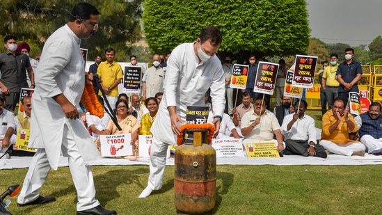 Congress leader Rahul Gandhi on Thursday led a protest against the government over a steep hike in fuel prices and demanded its rollback.(PTI)