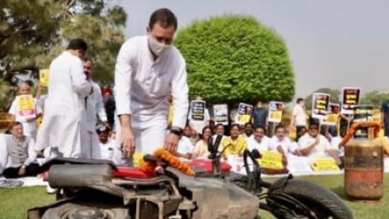 Congress leader Rahul Gandhi leading the protests against the government over the fuel price hike. Shortly after leading a protest of Congress MPs in Delhi on Thursday over the fuel price hike, Rahul Gandhi yet again targeted Prime Minister Narendra Modi on Twitter.(Hindustan Times)