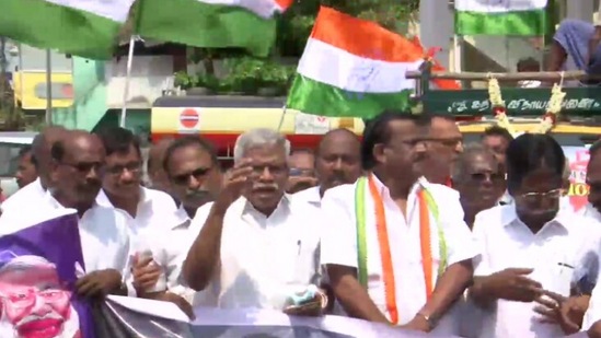 Congress workers hold protest in Chennai against the Central government over inflation and fuel price hike. The protesters held placards that had caricatures of Prime Minister Narendra Modi, Congress interim president Sonia Gandhi.&nbsp;(ANI)