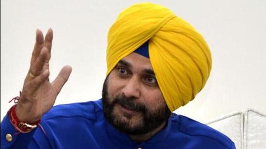 Former PPCC president Navjot Singh Sidhu accusing the government of deceiving people. (HT File)