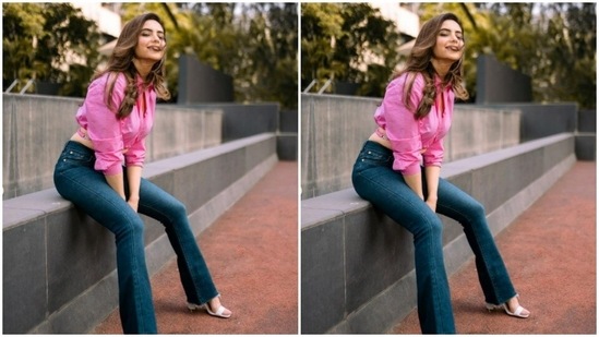 Assisted by makeup artist Mukesh Patil, Aamna decked up in nude eyeshadow, black eyeliner, mascara-laden eyelashes, drawn eyebrows, contoured cheeks and a shade of nude lipstick.(Instagram/@aamnasharifofficial)