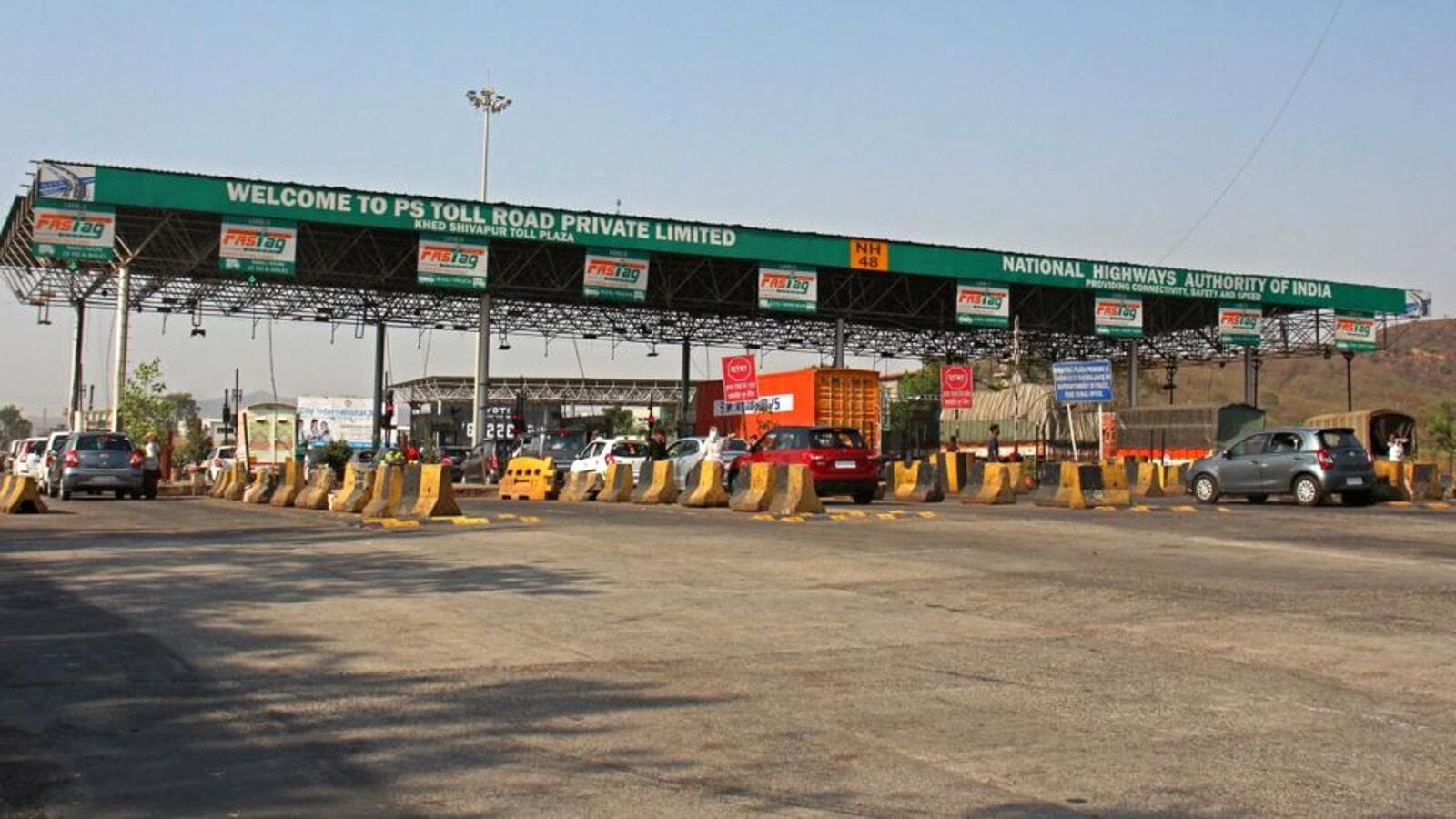 NHAI increases toll fares by 10-65 per cent - Hindustan Times