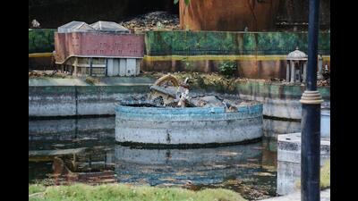 The condition of the Old Thane New Thane Miniature Theme Park as it is at present. TMC’s ambitious theme parks are currently lying in a pathetic state. (PRAFUL GANGURDE/HT PHOTO) The condition of the Old Thane New Thane Miniature Theme Park as it is at present. TMC’s ambitious theme parks are currently lying in a pathetic state. (PRAFUL GANGURDE/HT PHOTO)