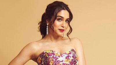 Actor Sharvari Wagh made her film debut with Bunty Aur Babli 2. Actor Sharvari Wagh made her film debut with Bunty Aur Babli 2.